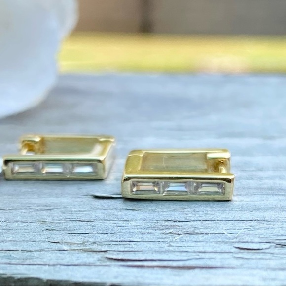 AQUA 18K GOLD OVER STERLING SILVER WITH CUBIC ZIRCONIA STONES CARTRIDGE HUGGIE - Picture 3 of 8